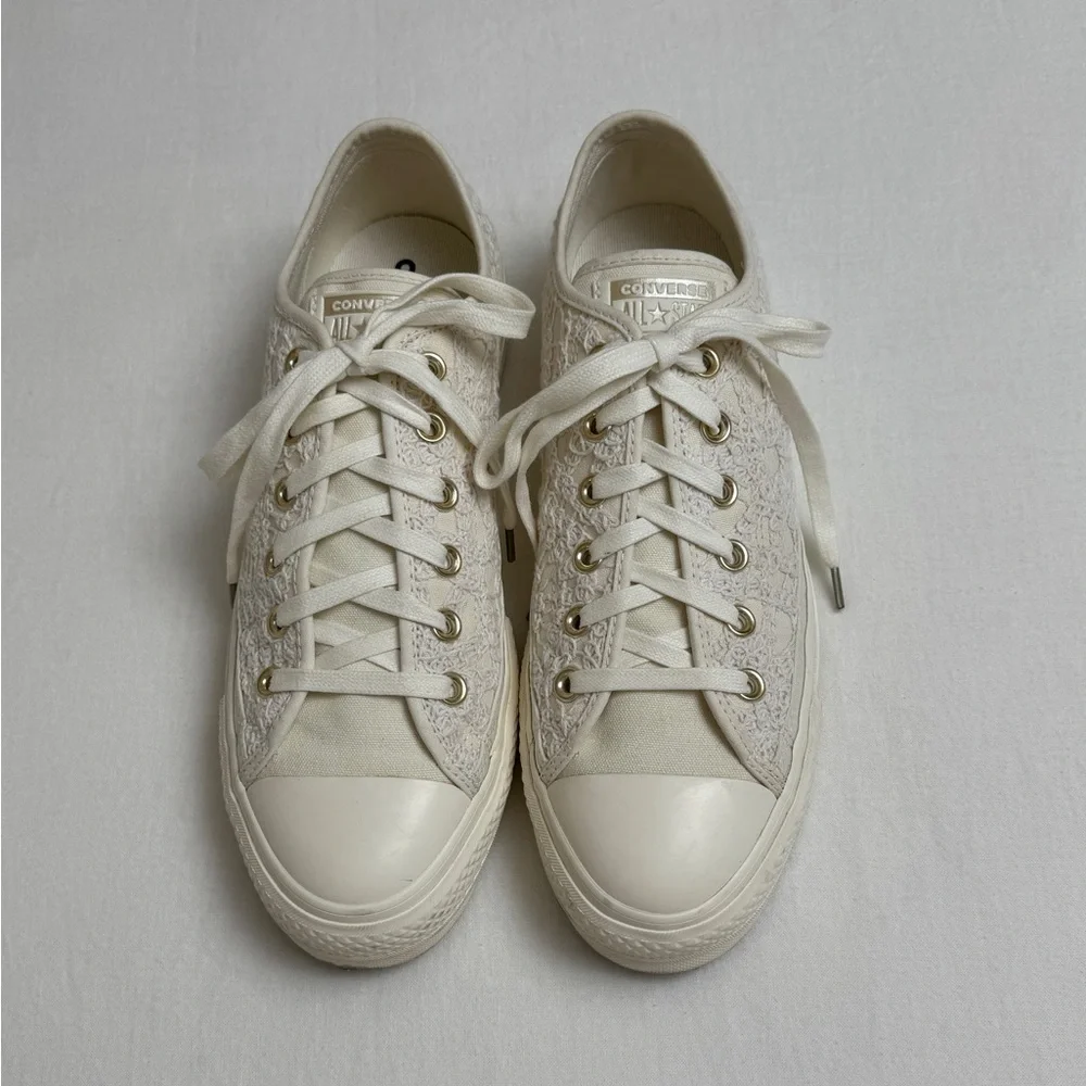 Converse Platform Low Tops In Off White Ivory Size 10 Boho Floral Embroidered